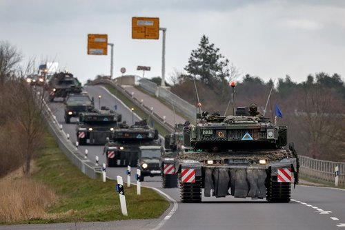 Bundeswehrtransport auf Straße