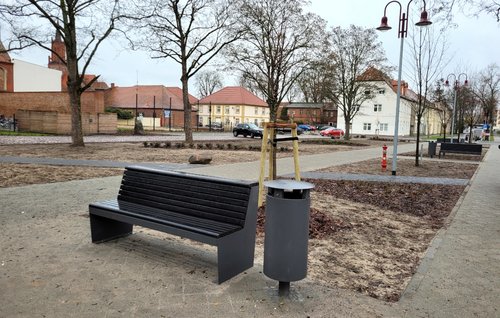 Der neugestaltete Vorplatz der Grundschule „Am Weinberg“ 