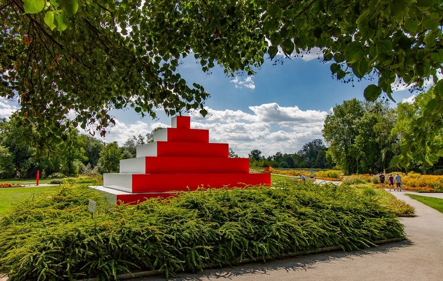 Farbpyramide im Optikpark Rathenow