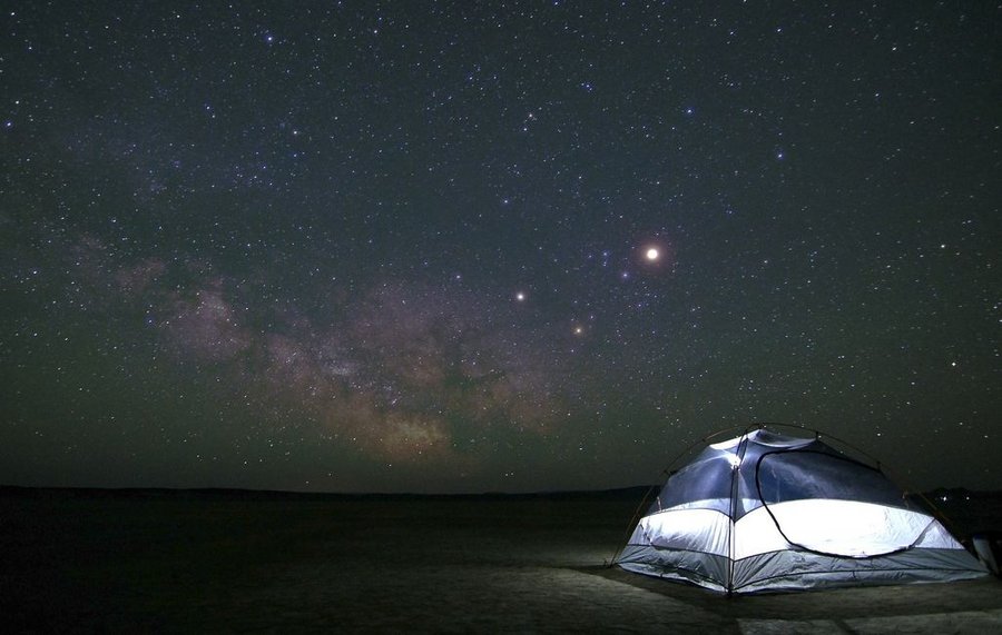 Campingzelt unter Sternenhimmel