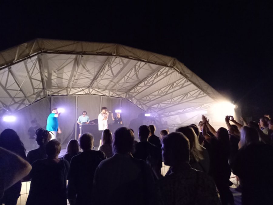 Die Rideplatz-Bühne bei Live-Musik