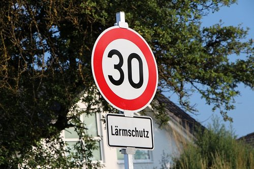 Verkehrsschild Tempo 30