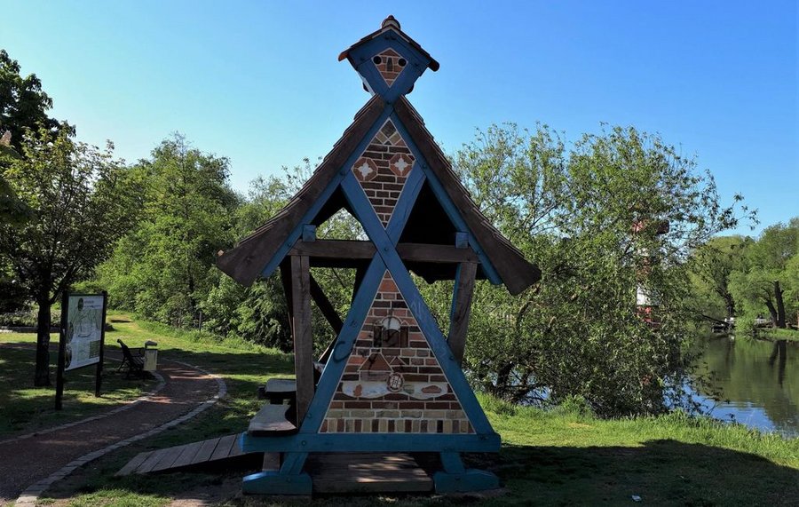 Wegmarke Frau Harke in Rathenow