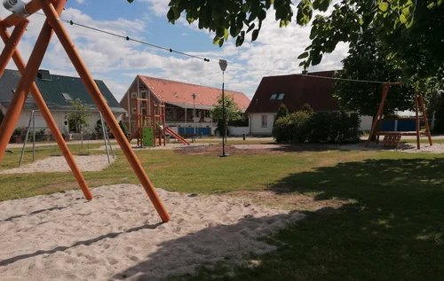 Kletterturm auf dem Spielplatz in Grütz
