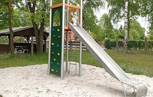 Kletterturm auf dem Spielplatz in der Steckelsdorfer Hauptstraße