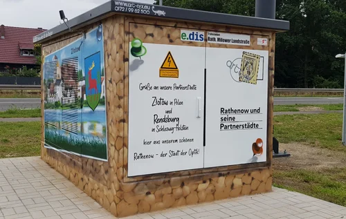 Trafostation mit Bild von Postkarte