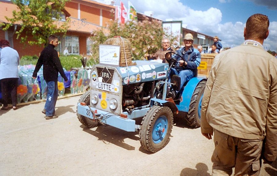 Kleiner Traktor vom alten Bienenmuseum