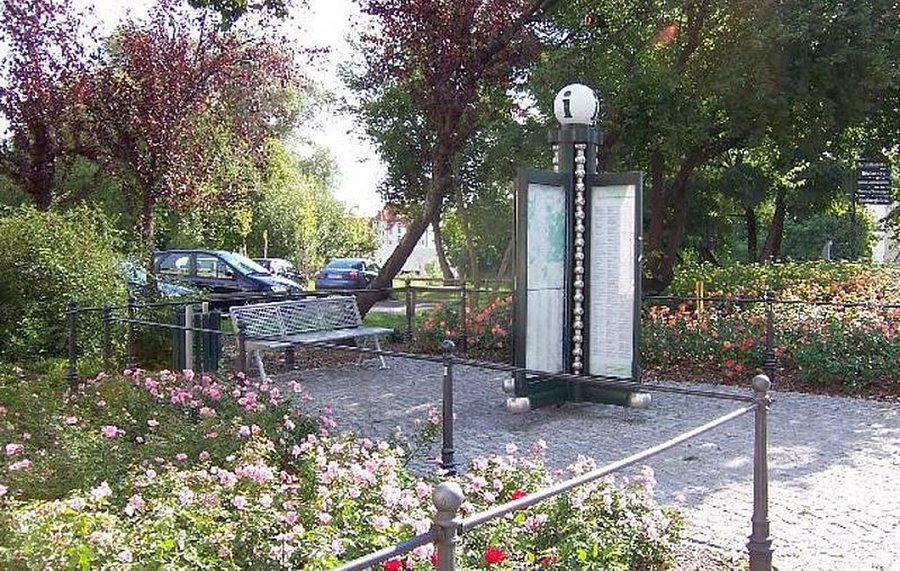 Infosäule am Parkplatz Baustraße