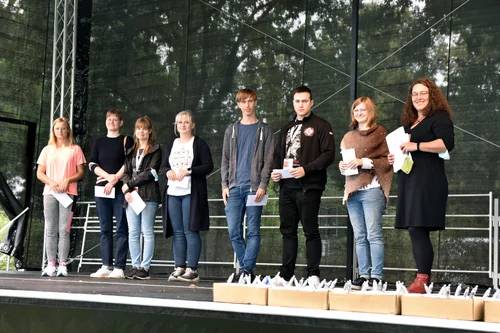 Siegerehrung im Optikpark (Foto: Sylvia Wetzel, Kulturzentrum Rathenow)