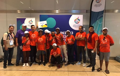 Delegation aus Timor-Leste nach der Ankunft am Flughafen Berlin-Brandenburg