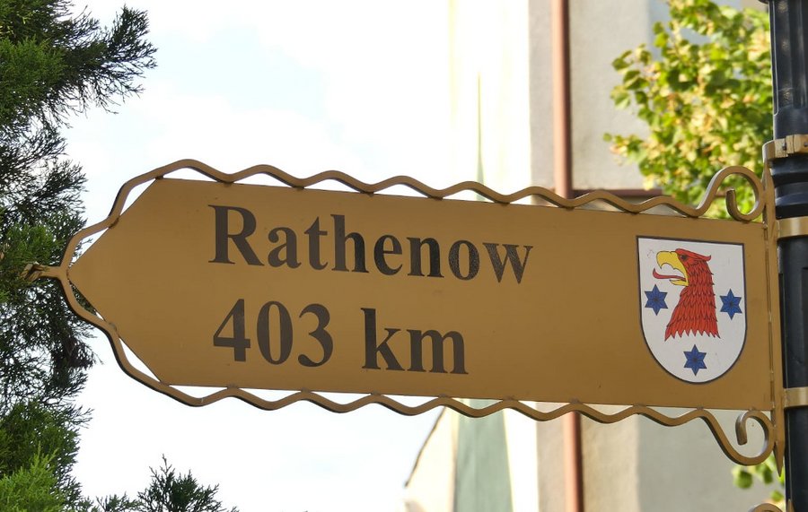 Wegweiser nach Rathenow in der Partnerstadt