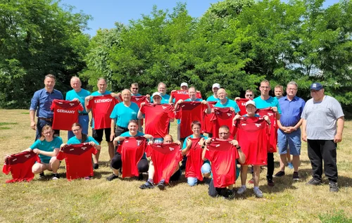 Gruppenfoto der Verabschiedung der Rathenower Teilnehmerinnen und Teilnehmer der nationalen Special Olympics