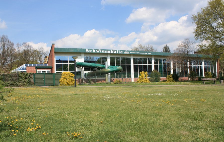 Schwimmhalle Rückansicht