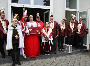 Beginn der Narrenzeit: Schlüsselübergabe vor dem Rathaus Beginn der Narrenzeit: Schlüsselübergabe vor dem Rathaus
