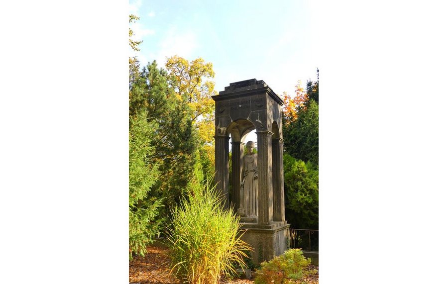 Grabstelle auf dem evangelischen Friedhof in Rathenow