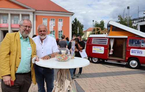Bustour auf dem Märkischen Platz