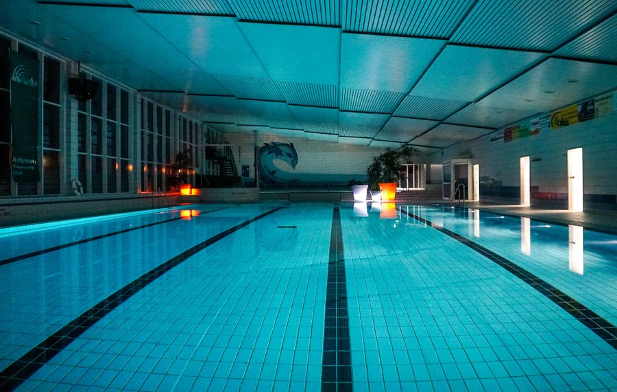 25 Meter Schwimmerbecken