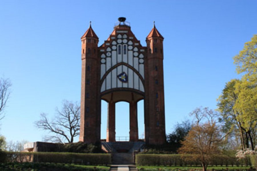 Frontansicht vom Bismarckturm