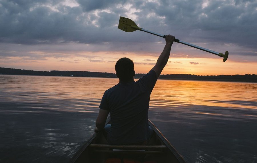 Kanufahrer auf dem See