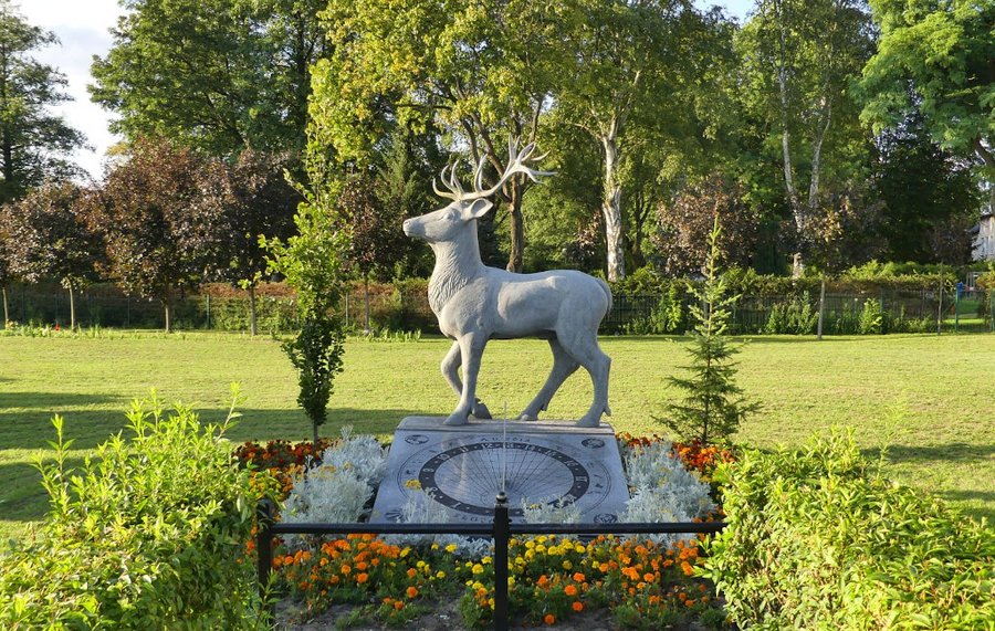 Statue eines Hirsches in Złotów