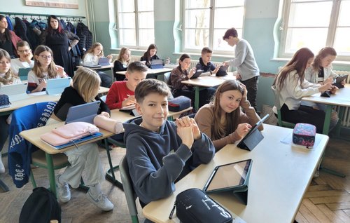 Die Klasse 6L des Jahngymnasiums lernt zukünftig mit Tablets.