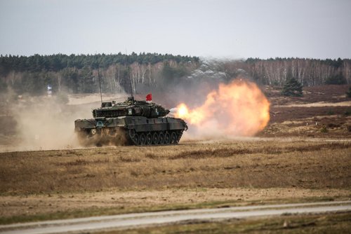 Kampfpanzer auf der Schießbahn