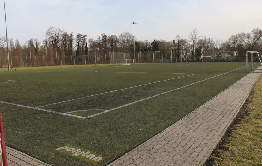 Kunstrasenplatz des Stadion Schwedendamm