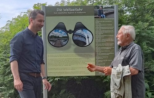 Prof. Erich John im Gespräch mit dem angehenden Bürgermeister Jörg Zietemann 