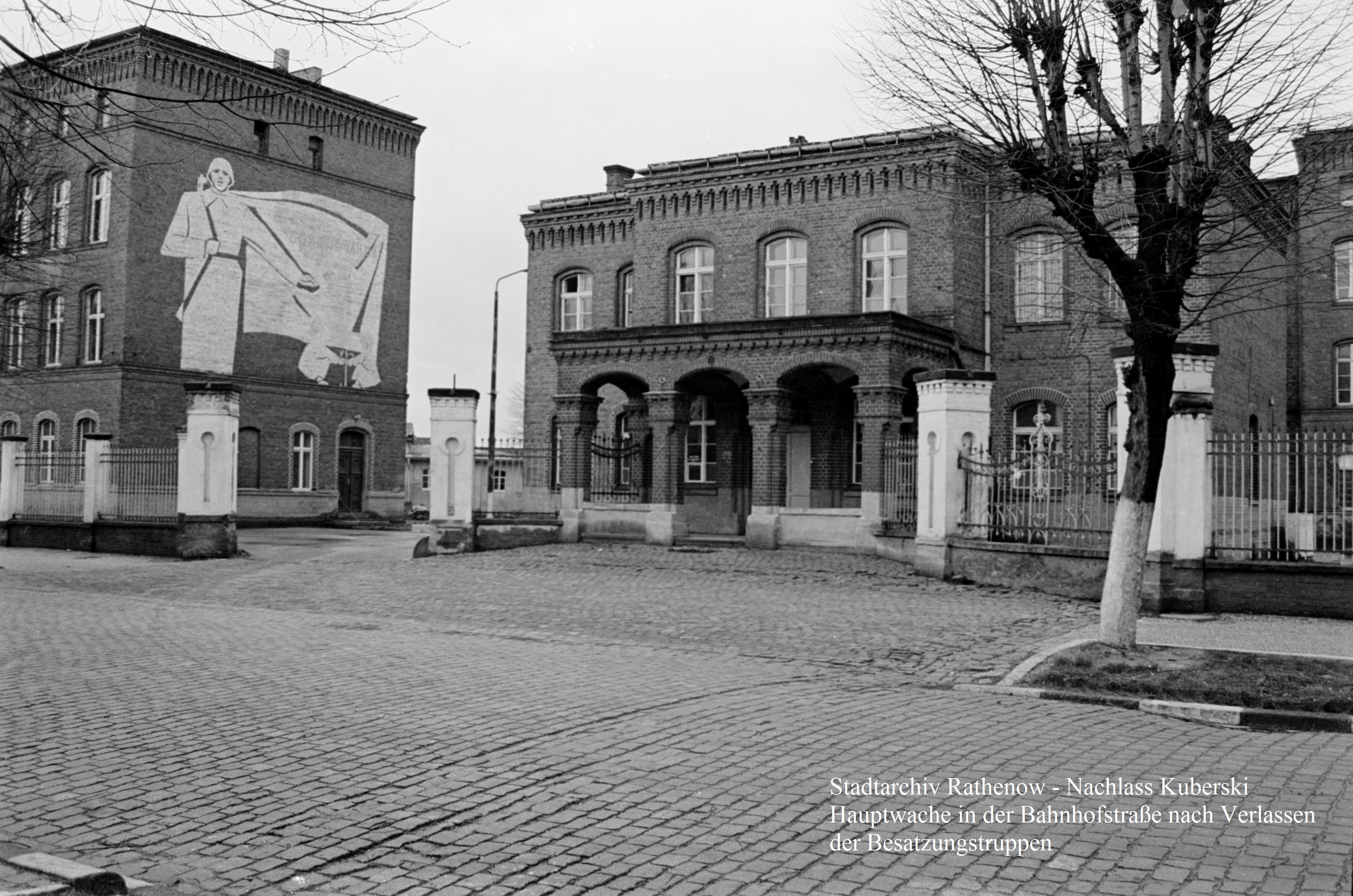 1992 Hauptwache in der Bahnhofstraße nach Verlassen der Besatzungstruppen